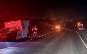 Jovem morre e outro fica ferido em capotamento na região