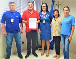 Gerente Comercial da Sanepar visita Mauá da Serra e anuncia mais 30 caixas d’água para famílias carentes.
