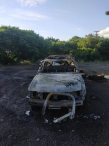 Motorista coloca fogo em caminhonete e foge pela PR-444
