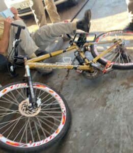 Motoristas discutem na Avenida Minas Gerais em Apucarana e ciclista é atropelado