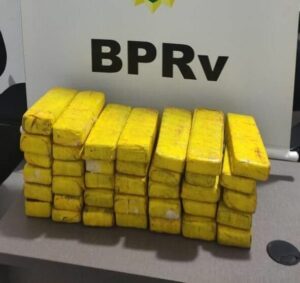 Mulher de 22 anos é presa com 37 quilos de maconha no PR