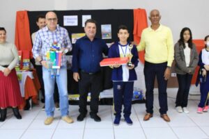 Semed lança versão especial de Guia de Montagem da Robótica em Arapongas