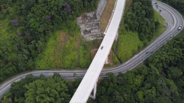 Subida da Serra do Mar pela nova Tamoios surpreende motoristas pela tecnologia