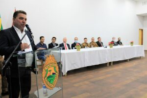 Cumprindo agenda em Londrina, Onofre recebe medalha de mérito do 2ºCRPM e participa de reunião na Amepar