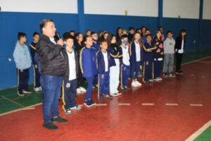 Escola Municipal Joarib Grilo de Arapongas homenageia coletores de lixo