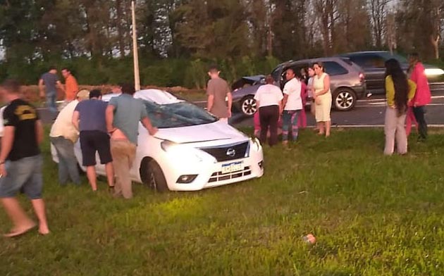 Acidente entre dois carros deixa feridos em Jardim Alegre