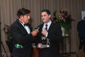 Dr. André Luis Quiroga recebe premiação
