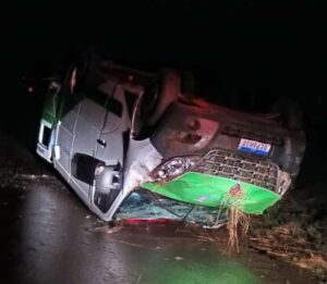 BR 369: ambulância com pacientes de São Pedro do Ivaí tomba