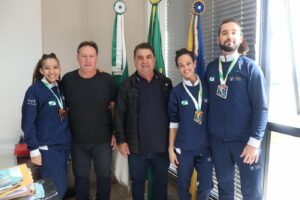 Onofre recebe visita de equipe araponguense de Pole Sports; dois deles garantiram vaga para o Mundial na Suíça