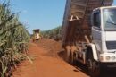 Estradas rurais recebem cascalho em São Pedro do Ivaí
