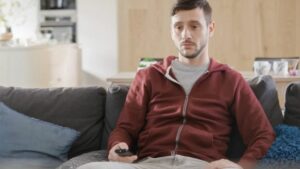 Por que achamos algumas pessoas chatas mesmo antes de conhecê-las