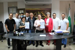 Prefeito de Arapongas dá ordem de serviço para interligação do Bandeirantes ao Portal das Flores e recape da Rua Guaratinga
