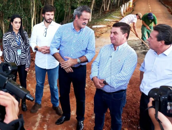 Prefeito recebe secretário e deputados, inspeciona Parque dos Pássaros e anuncia quase R$ 28 milhões em novos investimentos