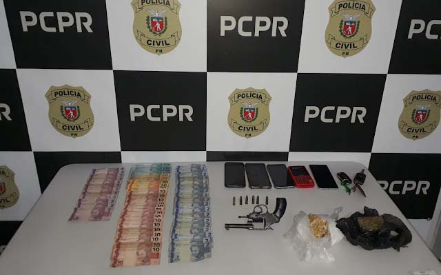 PCPR prende em Faxinal suspeitos com drogas, dinheiro e arma
