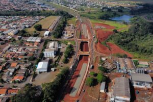 Pista central do viaduto de Cambé deve ser liberada em maio