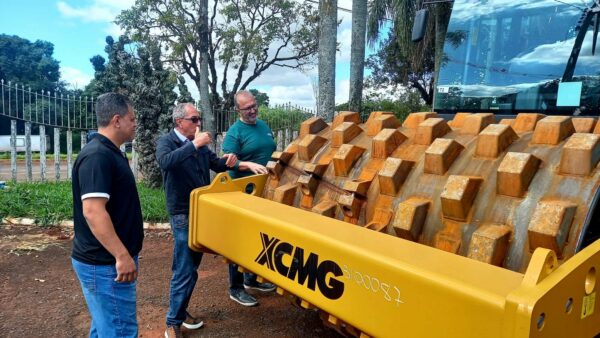 Arapongas recebe rolo compactador através de emenda do deputado federal Aroldo Martins