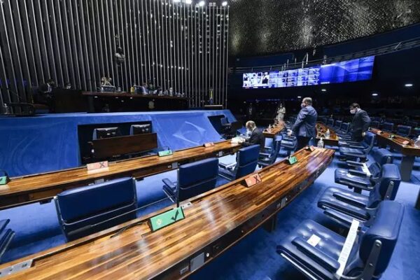 Somente 1 em cada 4 deputados tem atuação boa ou ótima, diz pesquisa