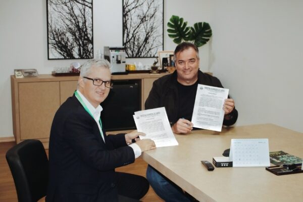 Prefeito Toledo recebeu o gerente da cooperativa Sicredi de Cambira, Evandro Judai