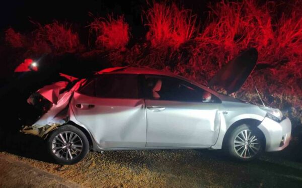 Três pessoas feridas em acidente entre Tamarana e Mauá