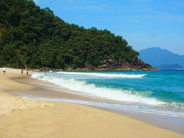 Ubatuba cobrará taxa de turistas a partir de junho; carros vão pagar R$ 13