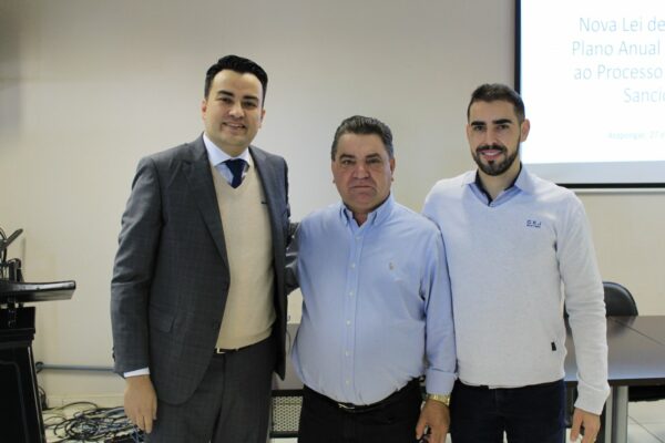Servidores municipais participam de capacitação sobre a nova Lei de contratos e licitações em Arapongas