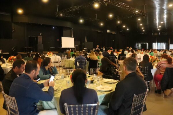 Arapongas – Saúde realiza treinamento motivacional para enfermeiros, técnicos e auxiliares de enfermagem