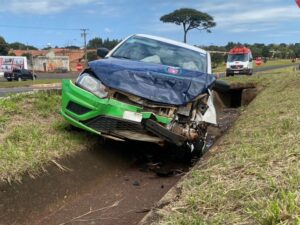 Acidente deixa 4 feridos na BR-376 no trevo de Cambira