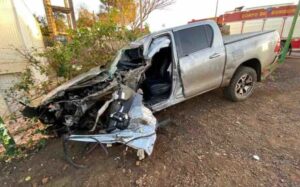Motorista de Hilux fica ferido após batida contra caminhão na PR-082 em São João do Ivaí