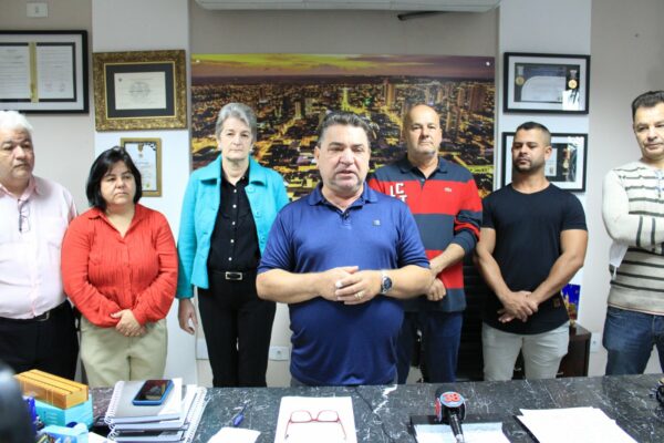 Prefeito de Arapongas dá ordem de serviço para pavimentação, rede de drenagem e acessibilidade nas Ruas Guarani e Negaça