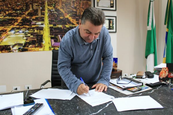 Prefeito de Arapongas dá ordem de serviço para a reforma do Ginásio de Esportes Luiz Augusto Zin
