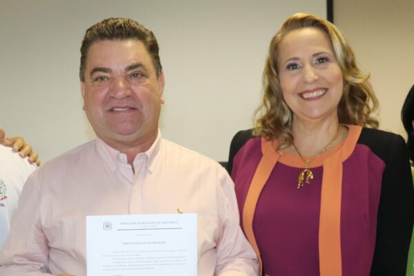 Cristiane Rosseti é empossada secretária da Educação de Arapongas