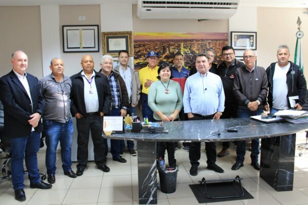 Prefeito assina ordem de serviço para extensão e alargamento da pista de pouso do Aeroporto de Arapongas