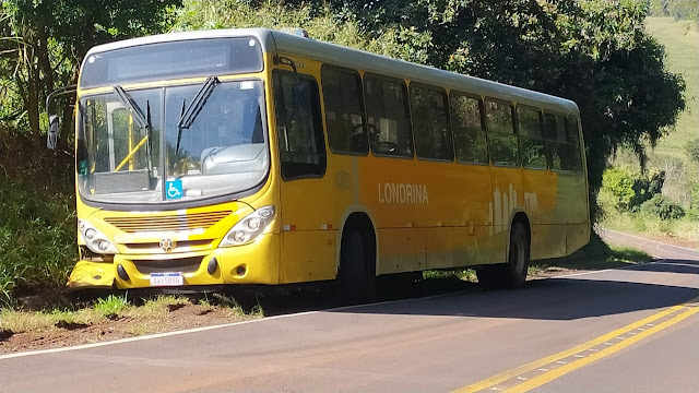 Ônibus do transporte coletivo de Londrina é abandonado no Vale do Ivaí