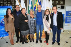 Milani participa de posse do novo presidente do Rotary Clube Arapongas Beija-flor, Jorge Luiz da Silva