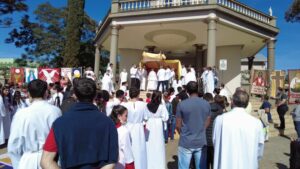Procissão Corpus Christi reúne multidão de fiéis em Ivaiporã