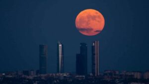 ‘Lua de Morango’. Primeira Super Lua do ano ocorre esta noite – Veja ao vivo aqui