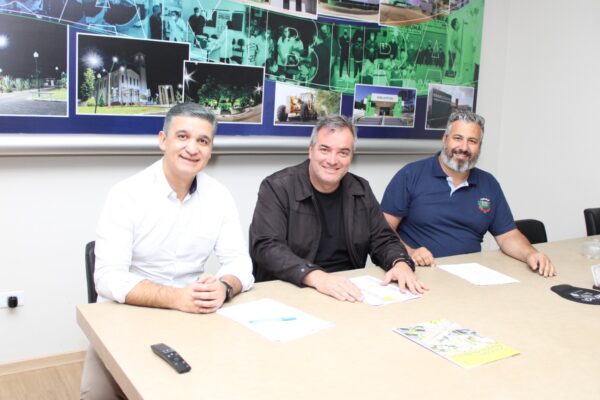 Prefeito Toledo de Cambira recebe visita técnica de coordenador de obras da SESA
