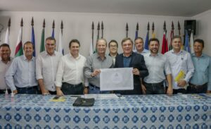 Amuvi apresenta carta de reivindicações ao senador Alvaro Dias