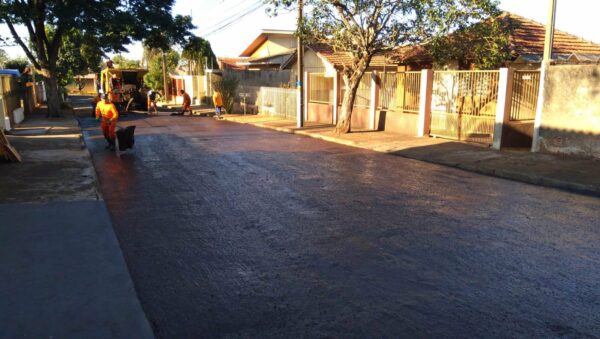 Codar executa serviço de melhoria asfáltica em Arapongas