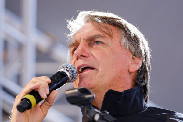 ‘Peço a Deus para que o povo não prove as dores do socialismo’, diz Bolsonaro na Marcha para Jesus