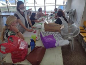 CCI Antonieta Zampaollo oferece oficinas de artesanato aos idosos em Arapongas