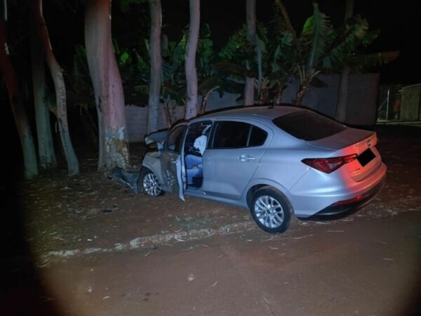 Carro desgovernado se envolve em grave acidente em Arapongas