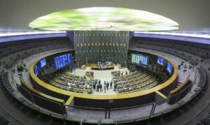 Congresso promulga PEC que aumenta benefícios sociais até dezembro