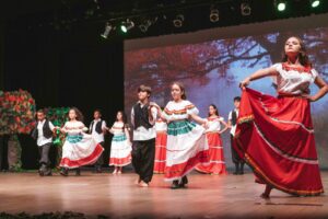 Festival Cultural do Projeto Crescer lota o Cine Teatro Mauá em Arapongas