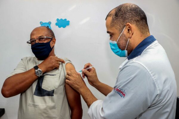 Apucarana amplia horário de vacinação em 5 Unidades de Saúde