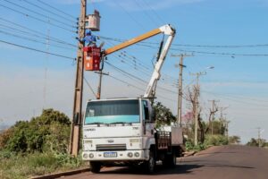 Apucarana implanta iluminação em LED na Vila Rural Nova Ukrânia