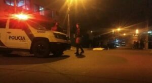 Homem sai comprar lanche para filhos e é assassinado
