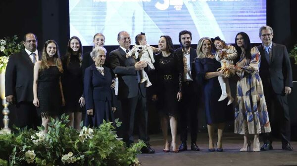 Ricardo Barros recebe homenagem pelos 34 anos de vida pública em jantar comemorativo – Vídeo e Fotos
