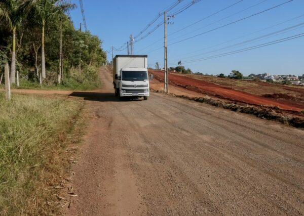 Apucarana – Prefeito autoriza pacote de obras para levar asfalto a nove regiões