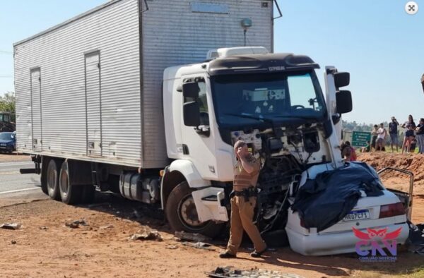 Quatro pessoas morrem em colisão frontal na PR 323